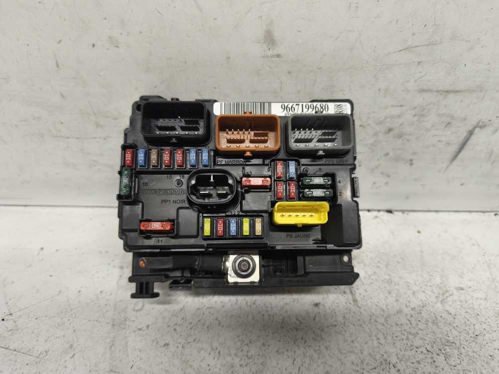 BOITIER ELECTRONIQUE CITROEN / PEUGEOT BSM-R08-00 - Vue 1